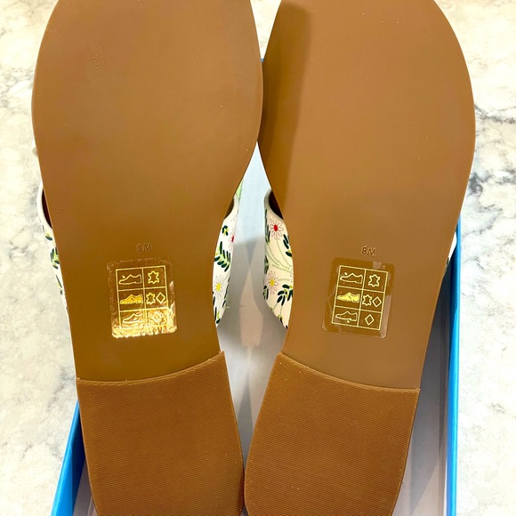 NIB Jack Rogers Slotted Daisy Print Sloane X-band sandal, Sizes 6.5 & 8 - Picture 7 of 9